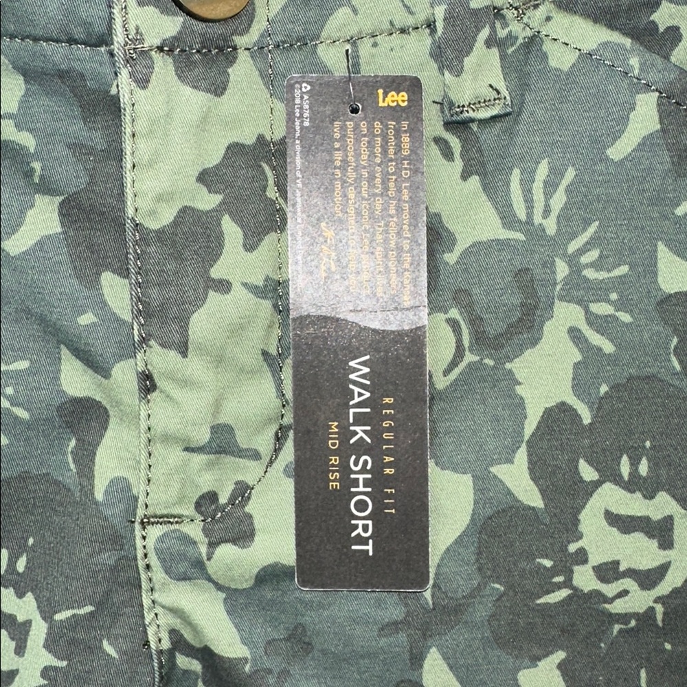 LEE women’s Olive Camouflage Flat Front Shorts. - Picture 4 of 14